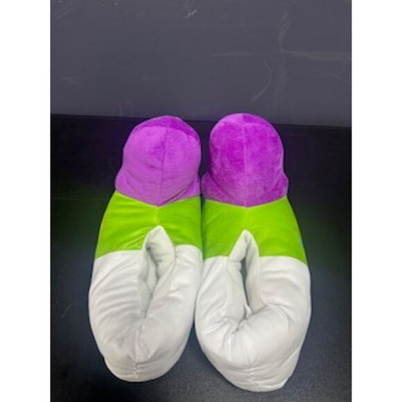 NWT- Kids' Buzz Lightyear Slippers - White - Medium - Picture 3 of 5